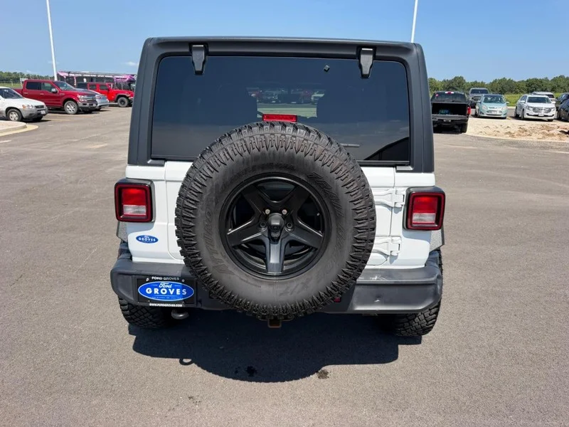 Certified Used 2019 Bright White Clearcoat Jeep Sahara image 6