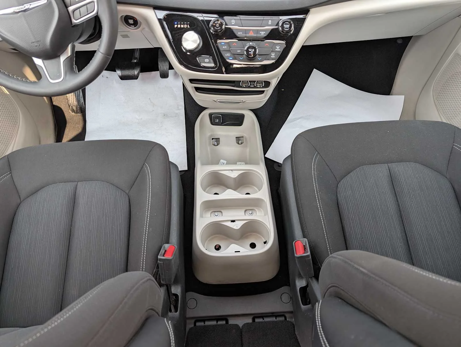 Used 2022 Bright White Clearcoat Chrysler LX image 19