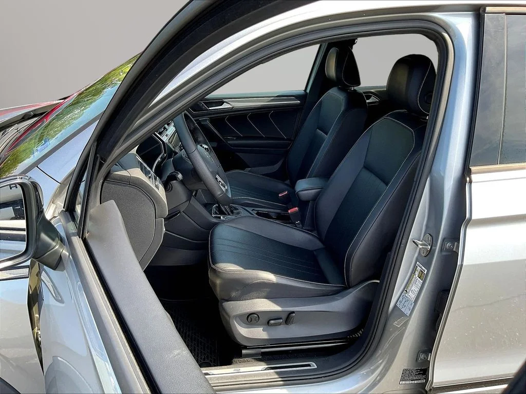Used 2022 Pyrite Silver Metallic Volkswagen 2.0T SE R-Line Black image 21