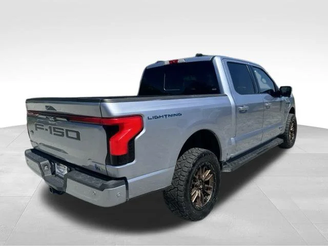 Used 2022 Blue Ford Lariat image 8