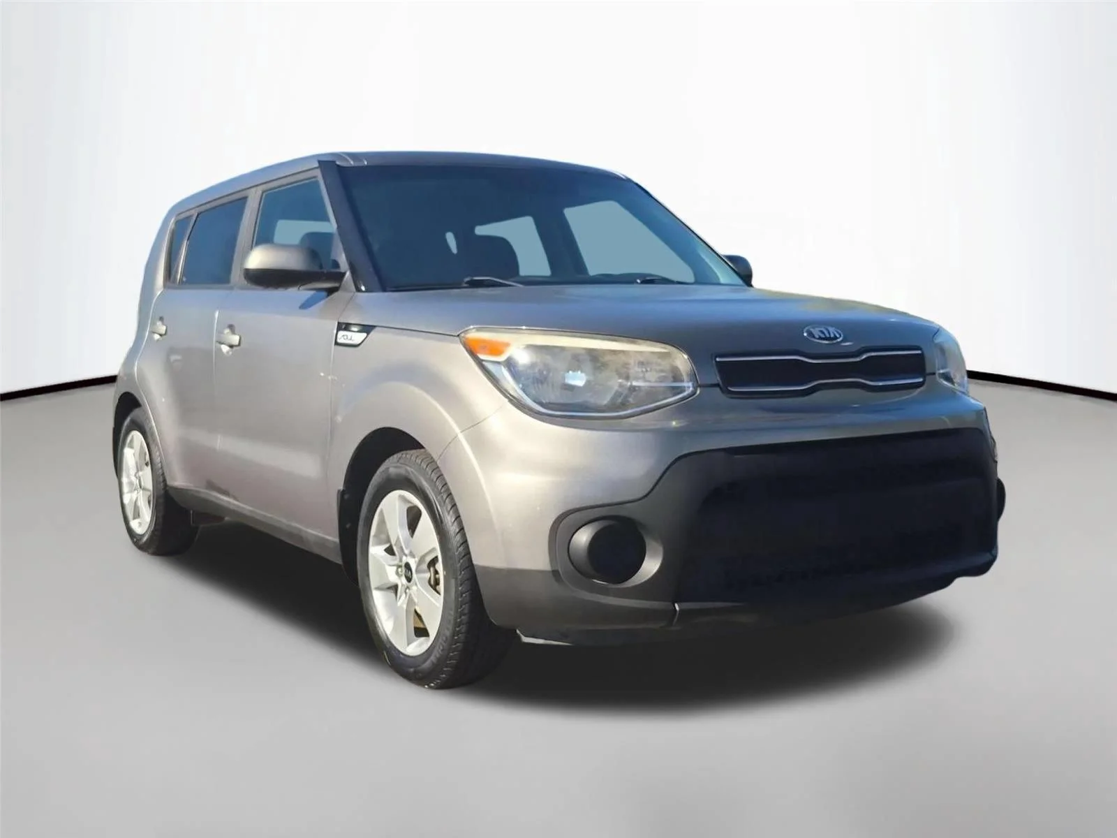 Used 2018 Titanium Gray Kia Base image 7