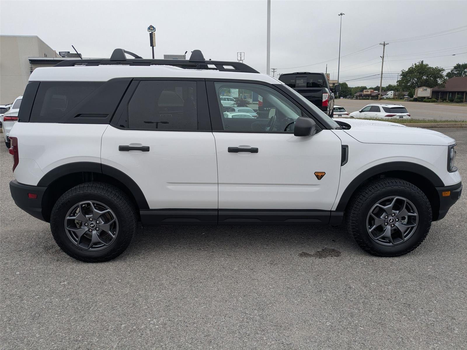 Used 2023 Oxford White Ford Badlands image 4