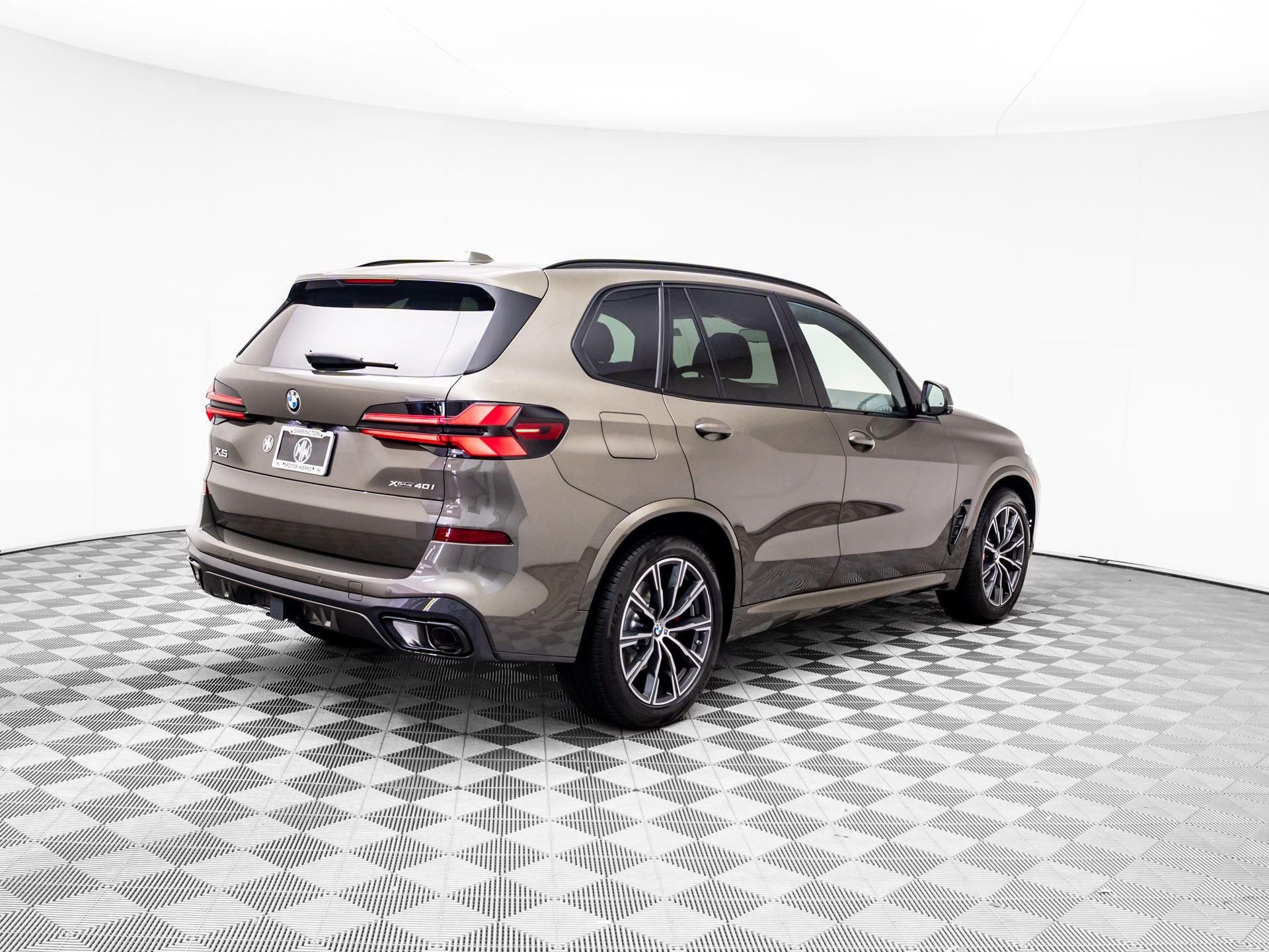 Used 2026 Green BMW xDrive40i image 5