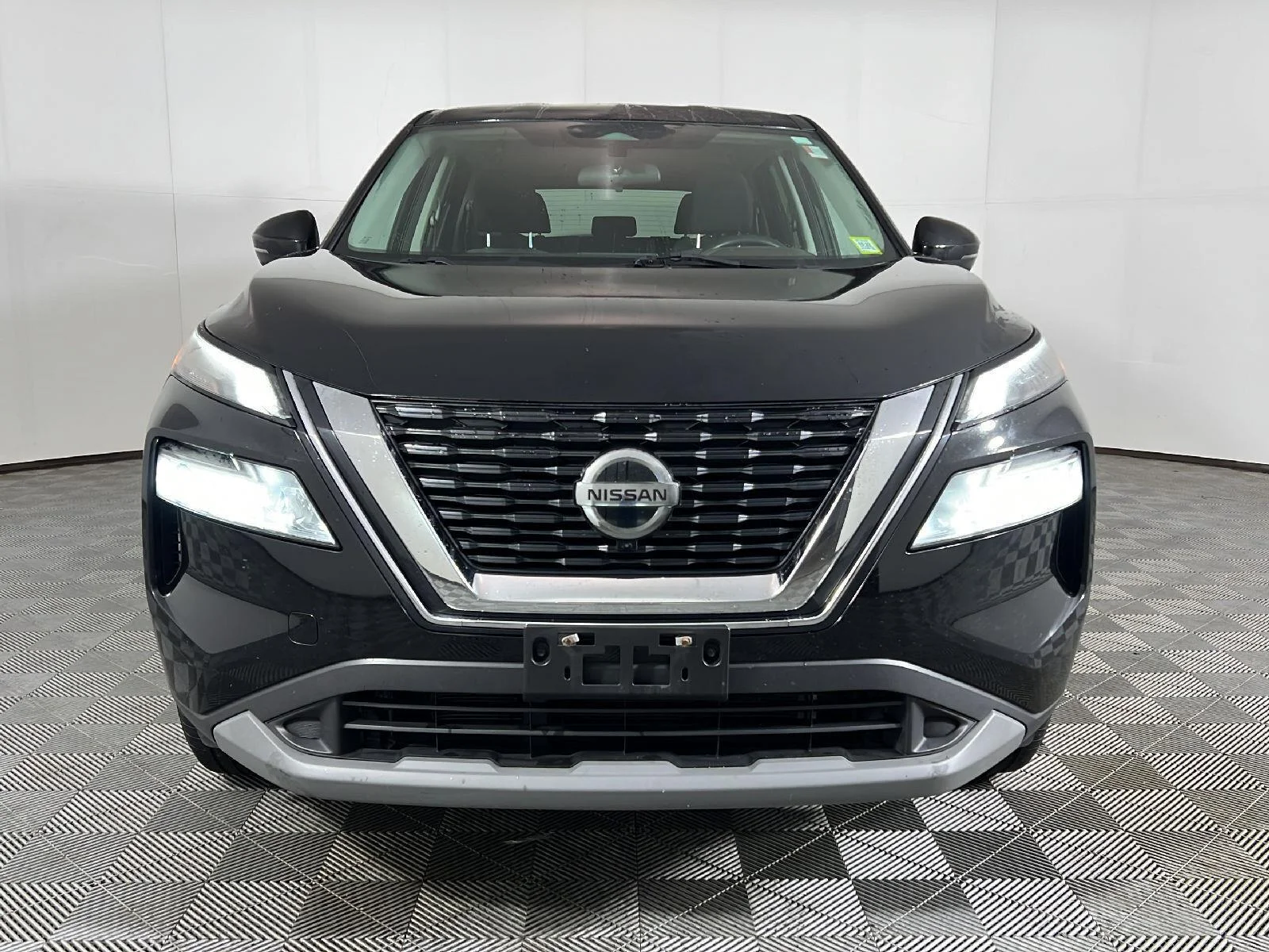 Used 2021 Super Black Nissan SV image 13