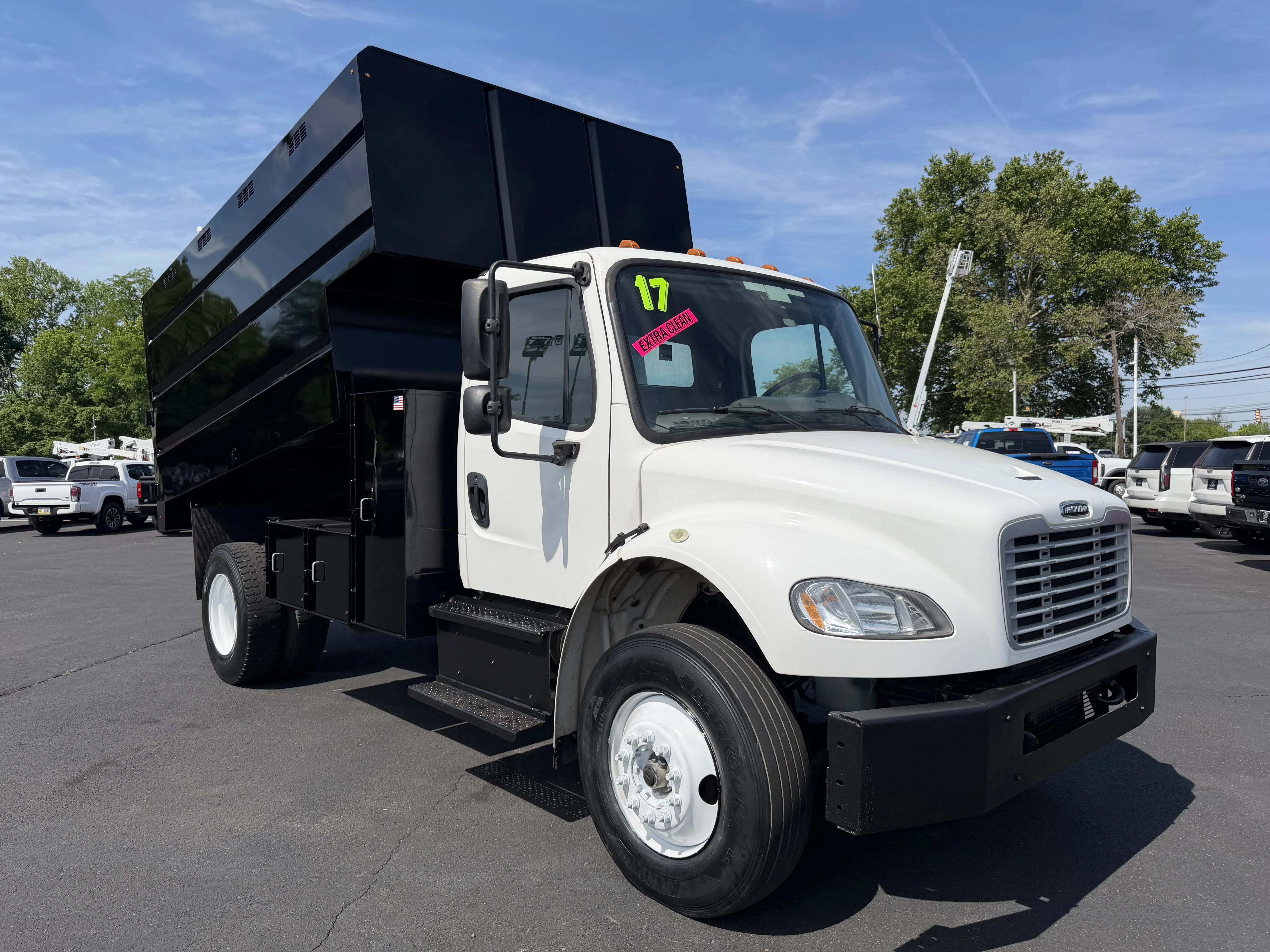 Used 2017 White FREIGHTLINER  image 2