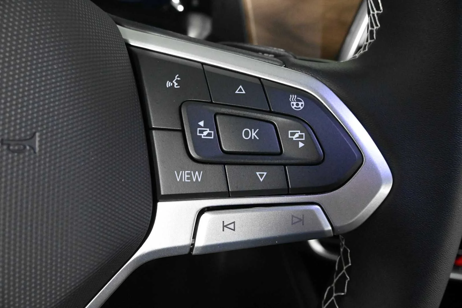New 2026 Deep Black Pearl Volkswagen 2.0T SE w/Technology image 24
