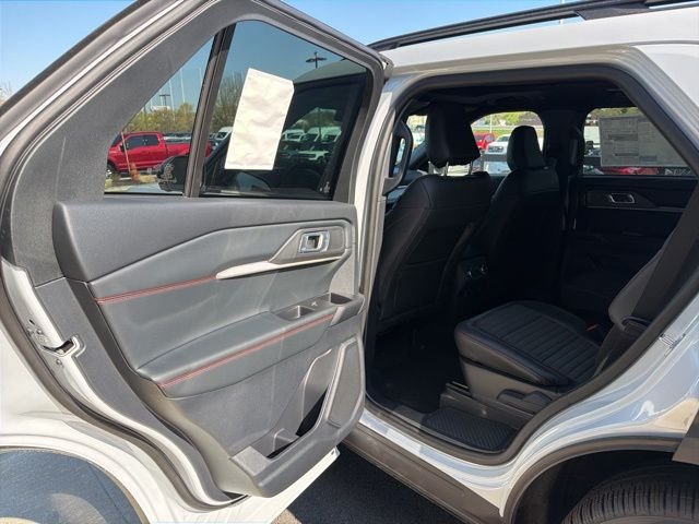 New 2026 Space White Metallic Ford ST-Line image 11