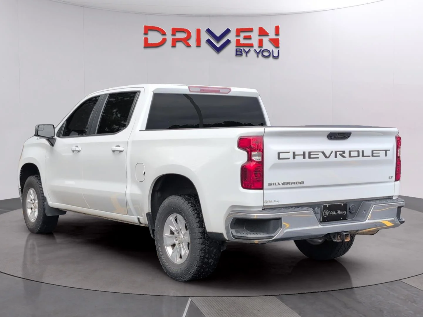Used 2022 Summit White Chevrolet LT image 3