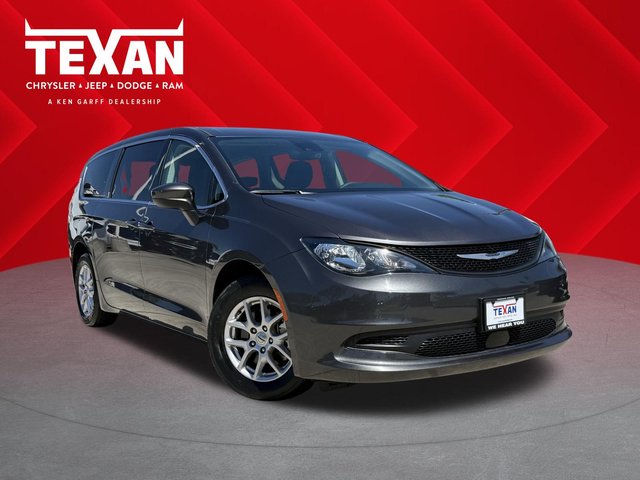 2023 Chrysler Voyager LX