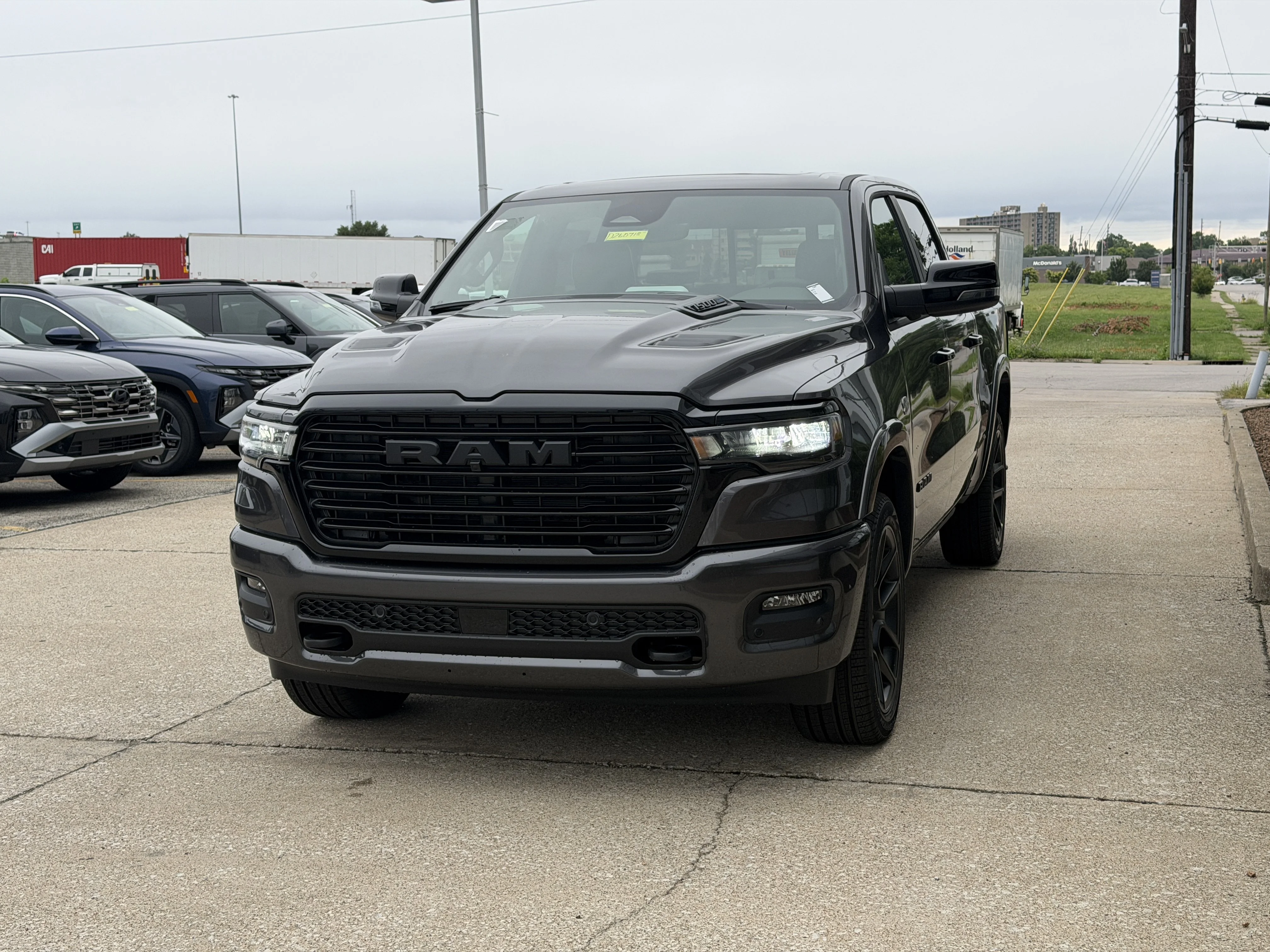 New 2026 Granite Crystal Metallic Clear-Coat Exterior Paint RAM Laramie image 19