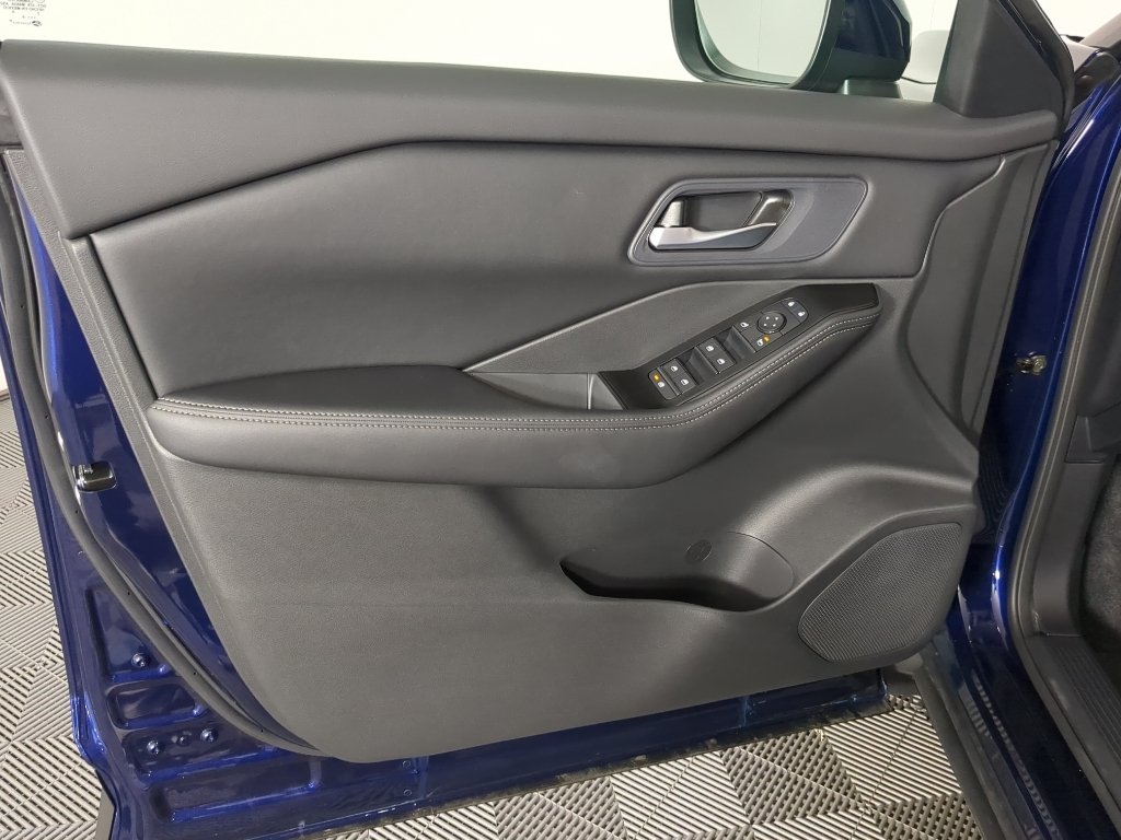 New 2026 Deep Ocean Blue Pearl Nissan SV image 12