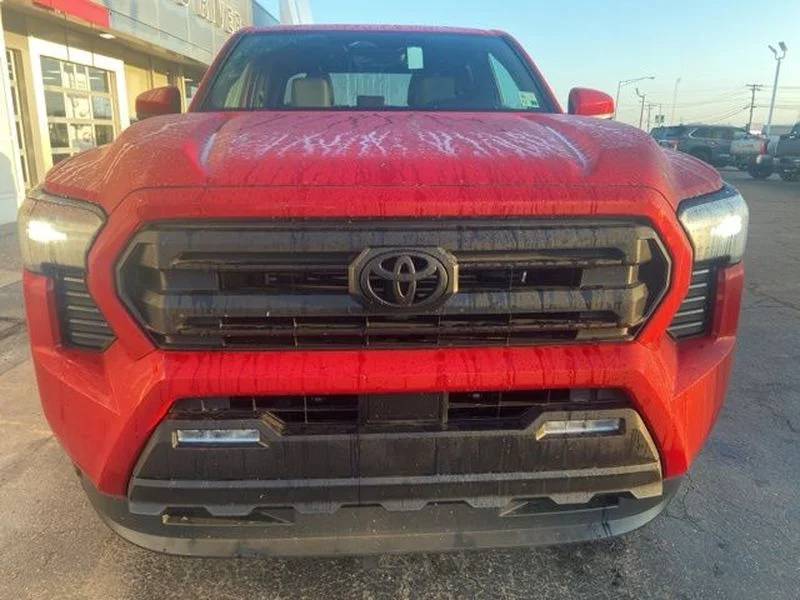 2026 Toyota Tacoma SR5 - Photo 8