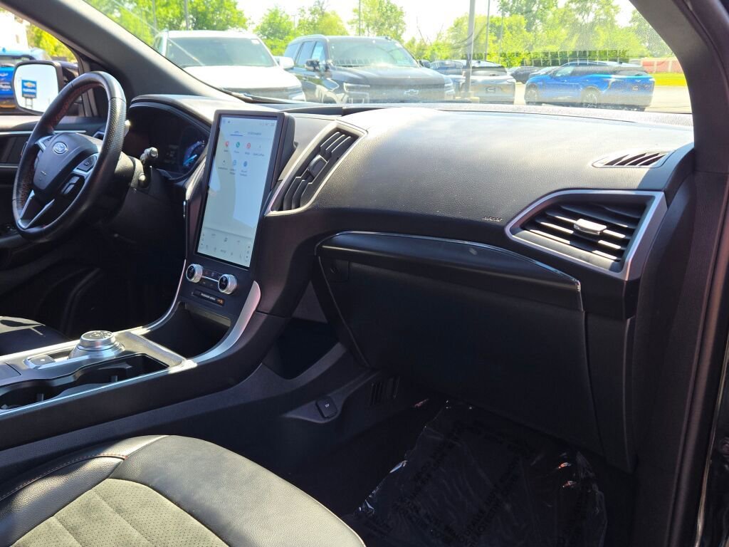 Used 2023 Black Ford SEL image 7