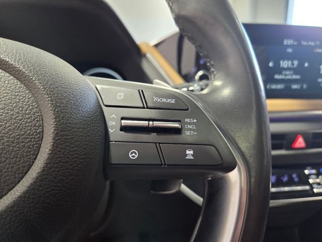 Used 2020 Black Hyundai Limited image 21