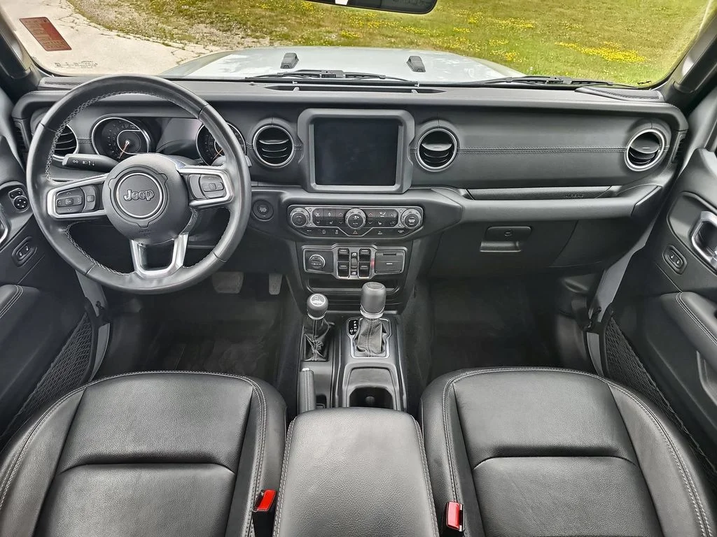 Used 2022 Silver Jeep Overland image 21