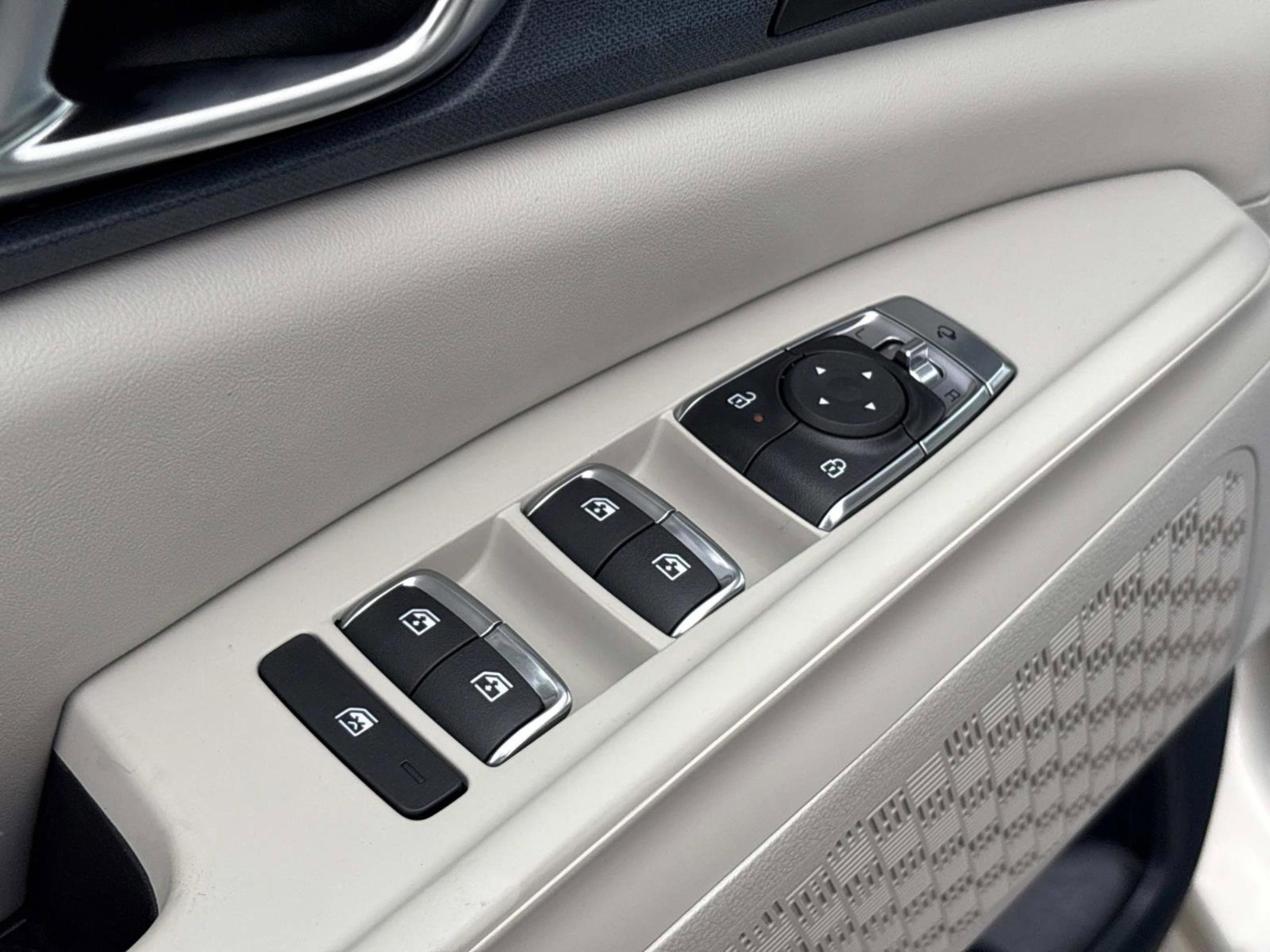 New 2026 Ivory Silver Kia EX image 19