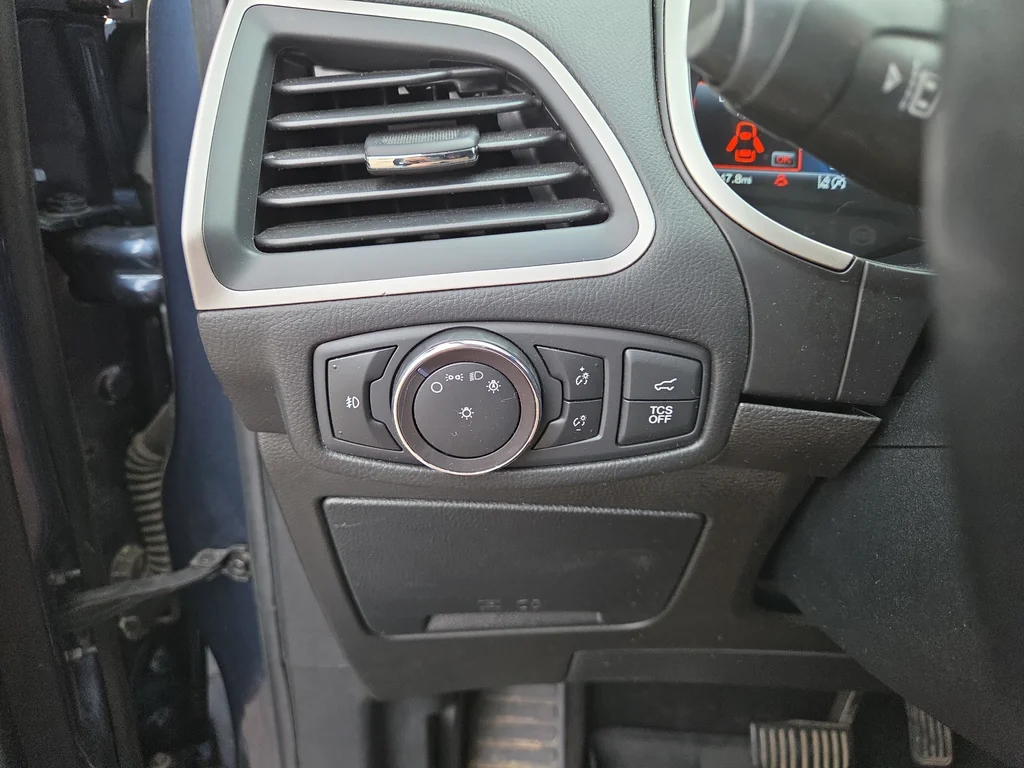 Used 2019 Blue Ford SEL image 21