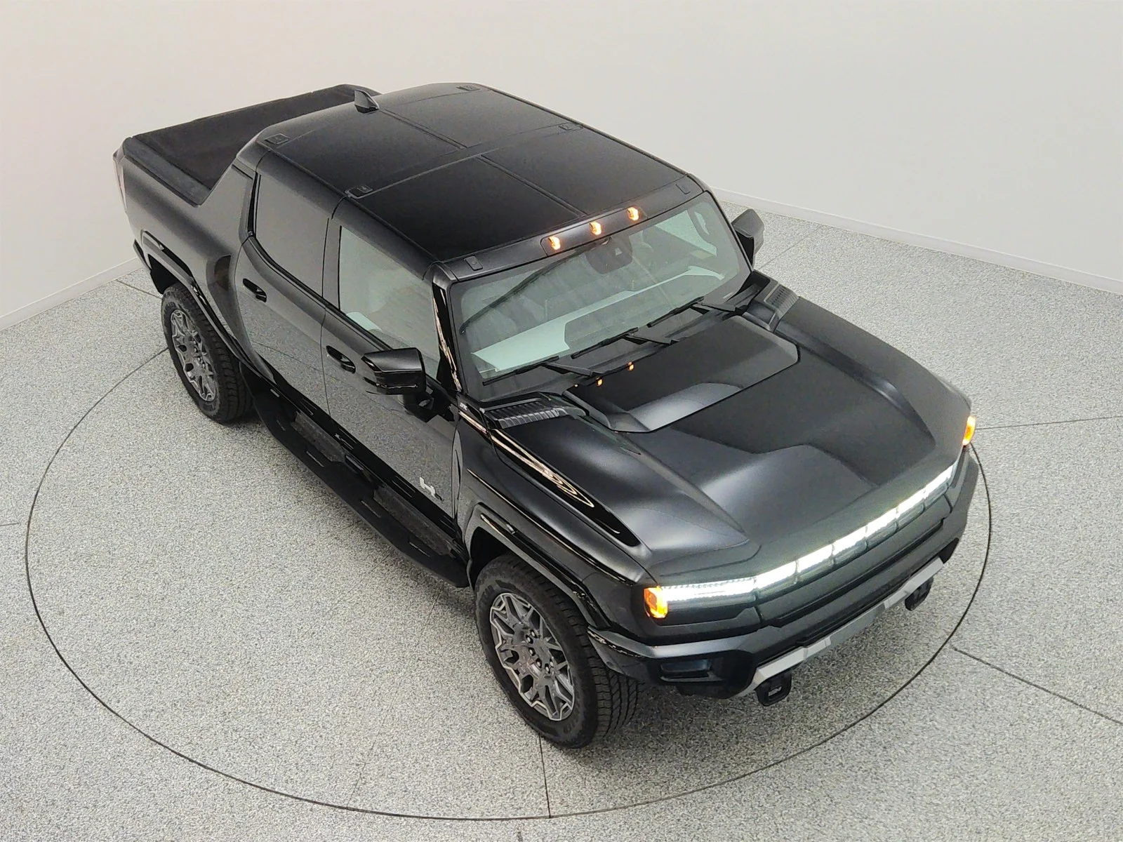 Used 2025 Void Black GMC e4WD Crew Cab 3X image 24