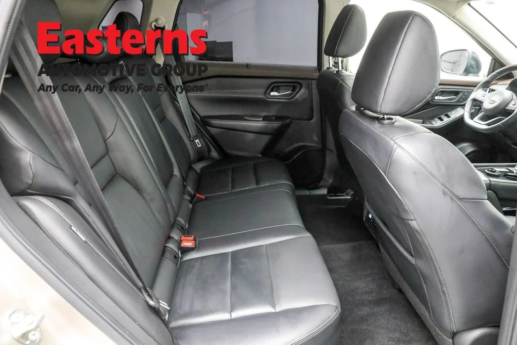 Used 2023 Silver Nissan SL image 23