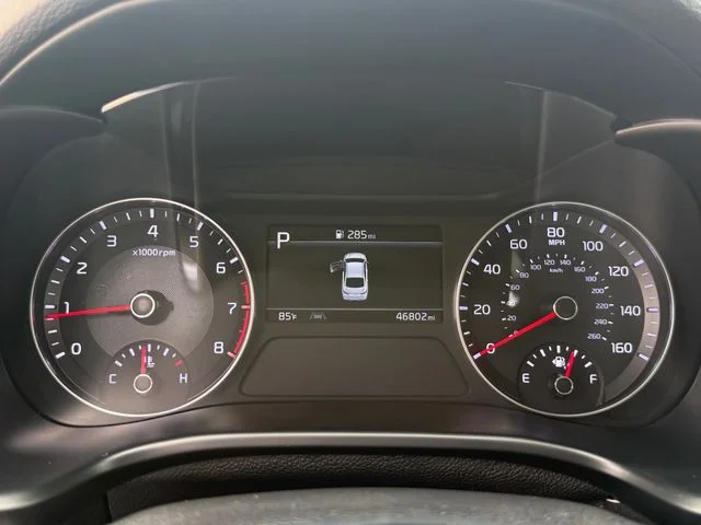 Used 2023 White Kia LXS image 18