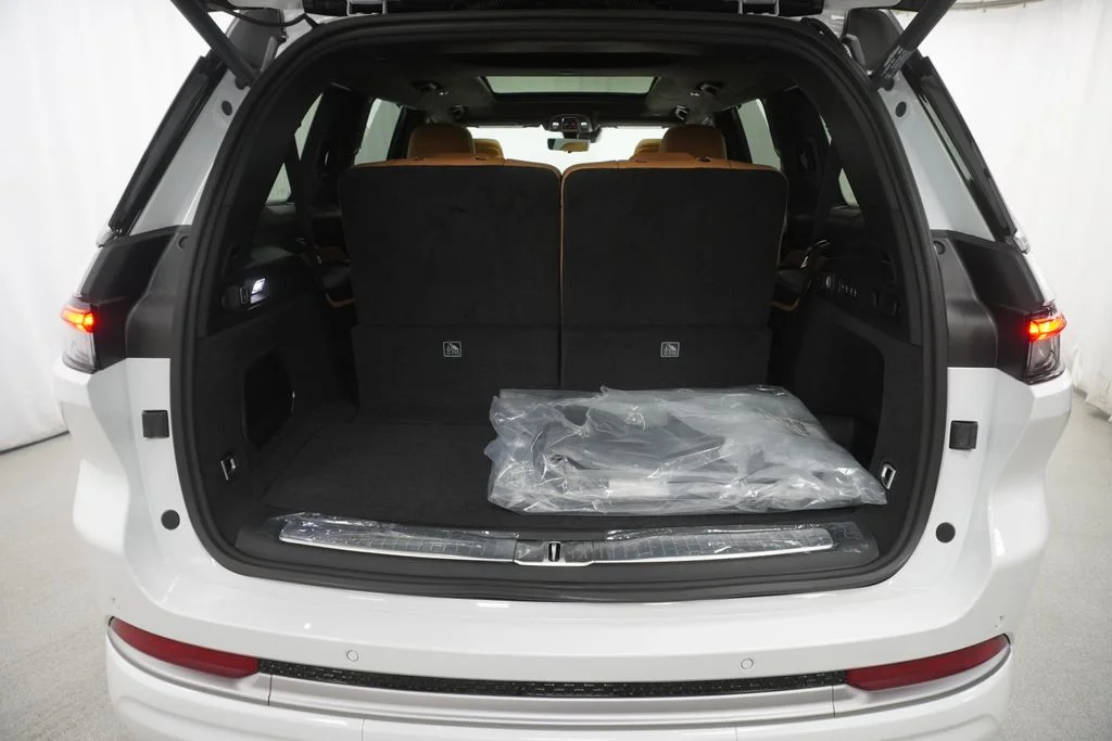 New 2026 Bright White Clear-Coat Exterior Paint Jeep Summit image 32