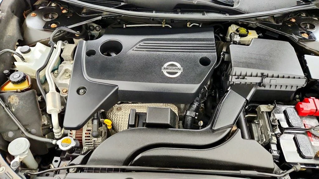 Used 2014 Java Metallic Nissan 4dr Sedan I4 2.5 SV image 25