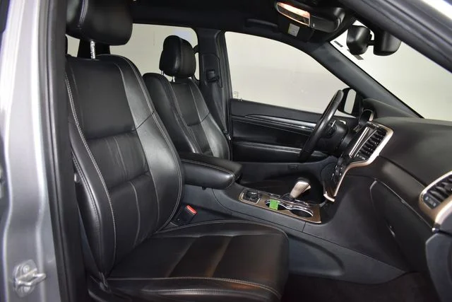 Used 2016 Silver Jeep Limited image 14