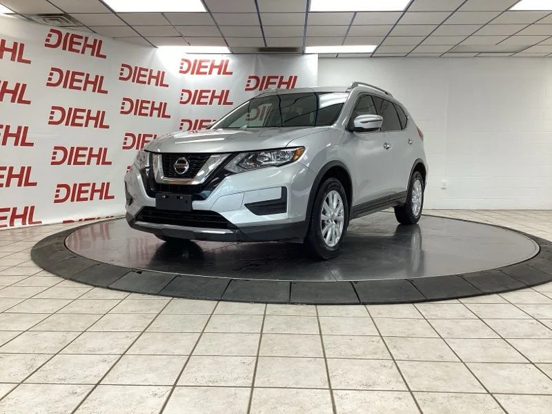 Used 2018 Silver Nissan SV image 3