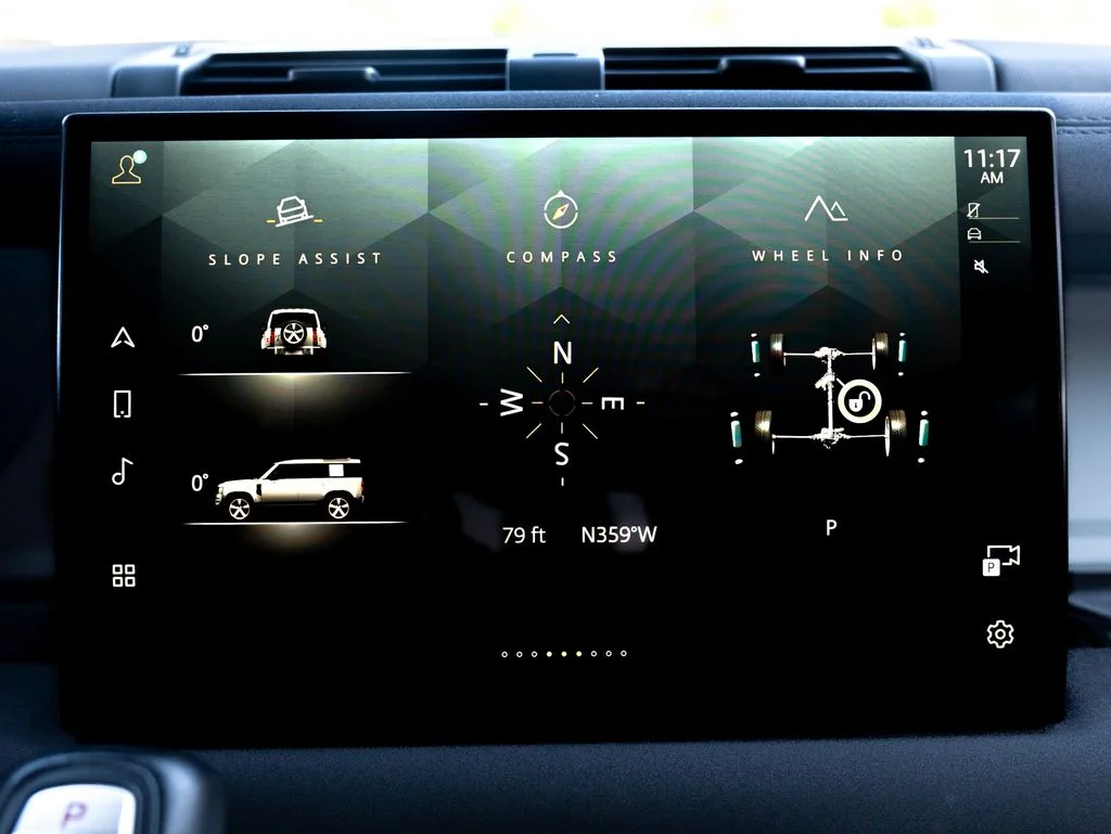Certified Used 2023 Blue Land Rover X-Dynamic SE image 23