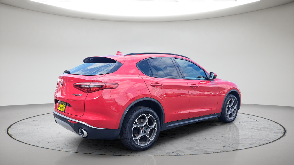 Used 2018 Red Alfa Romeo Base image 5