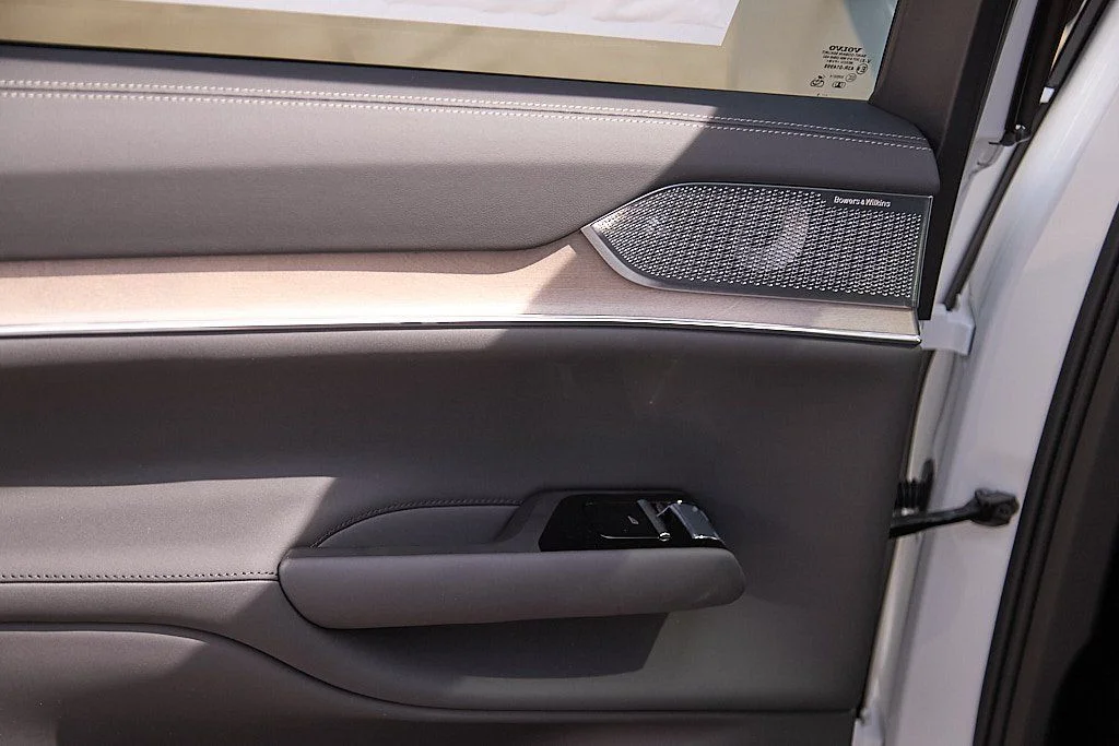 2025 Volvo EX90 Ultra - Photo 19