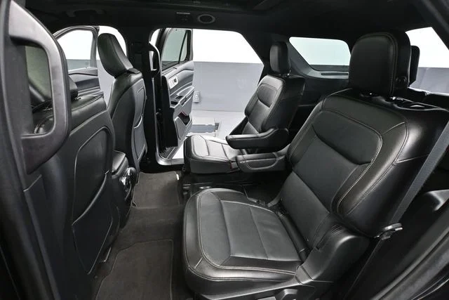 Used 2020 Black Ford Limited image 32