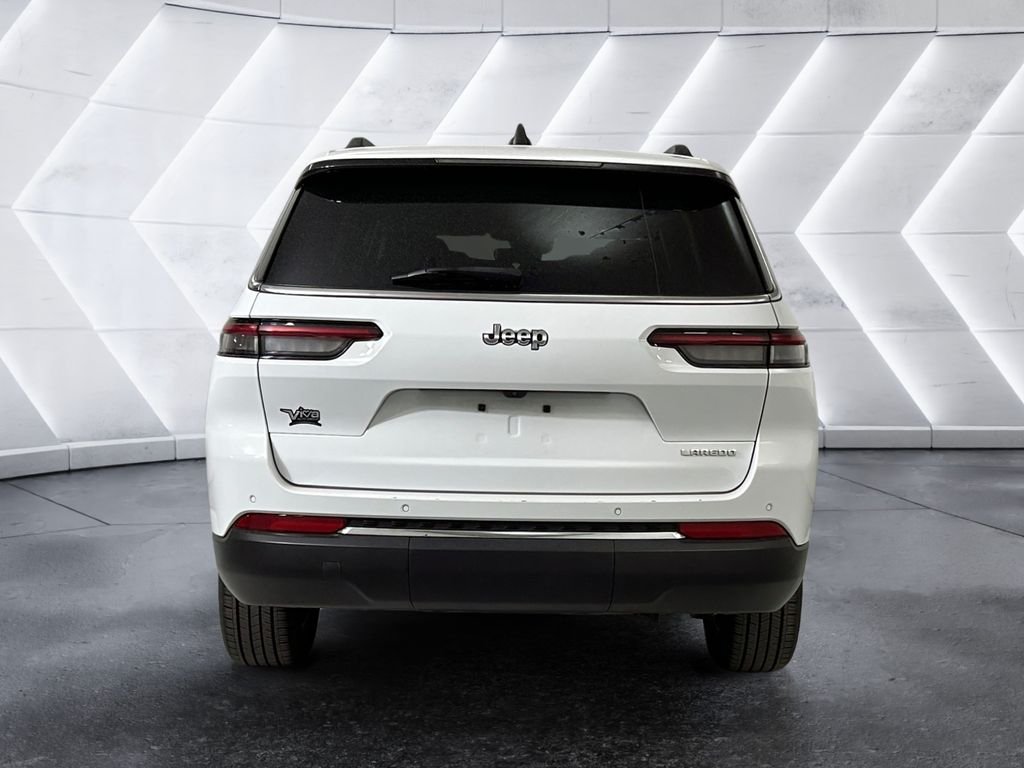 Used 2023 White Jeep Laredo image 5