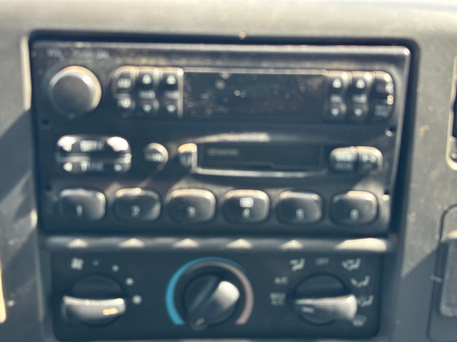 Used 2004 White Ford XLT image 32