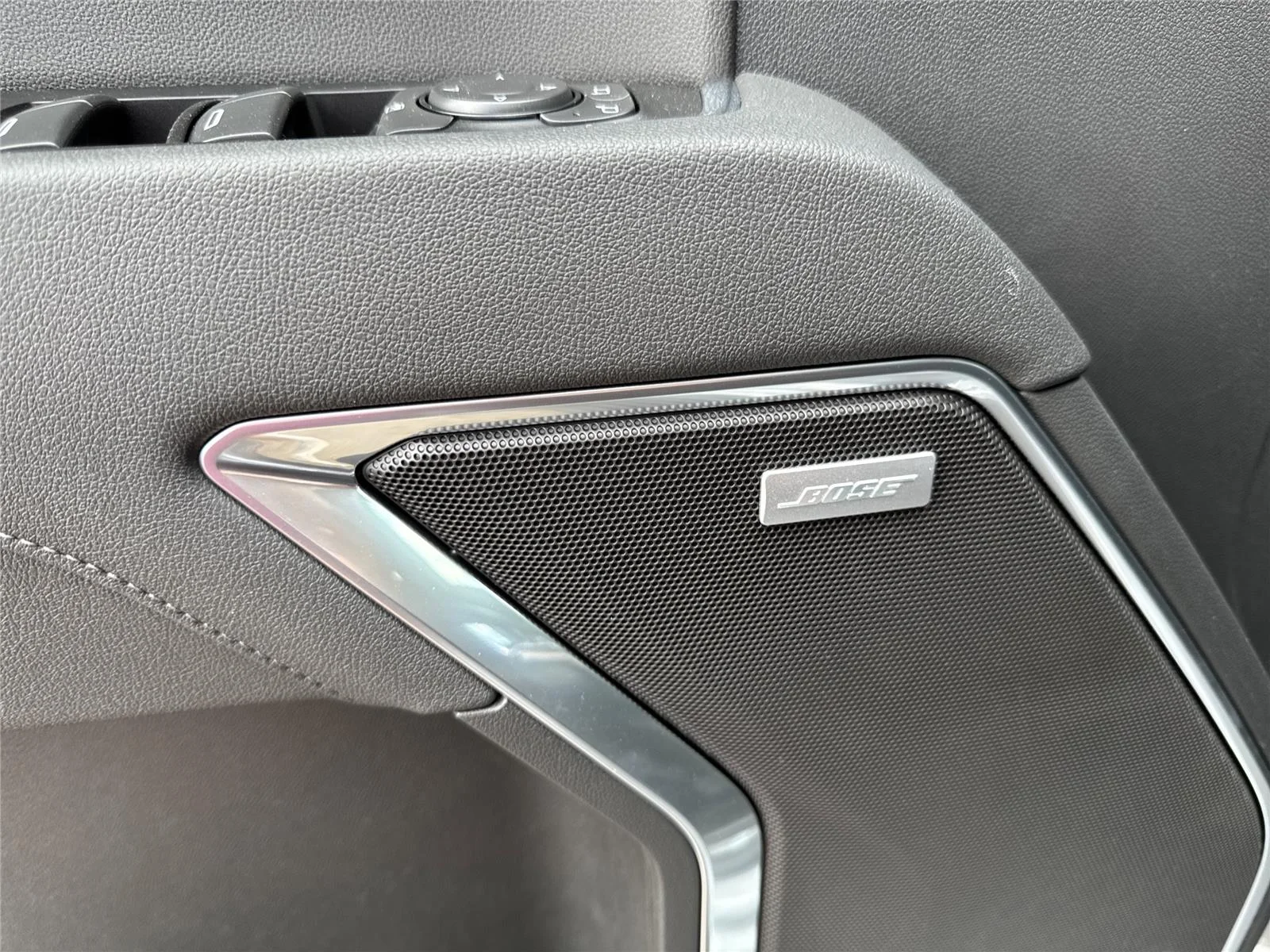 New 2026 Sterling Metallic GMC Elevation image 29