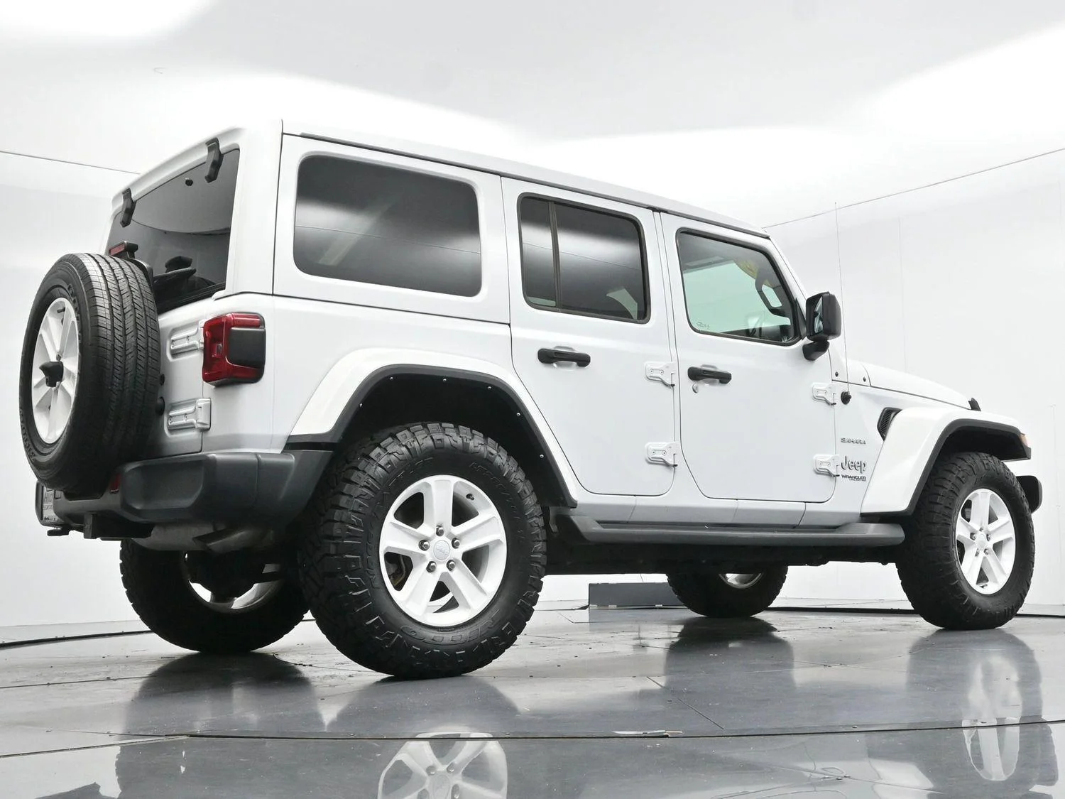 Used 2022 Bright White Clearcoat Jeep Unlimited Sahara image 52