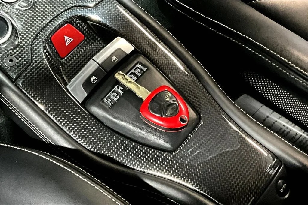 Used 2015 Grigio Silverstone Ferrari  image 29