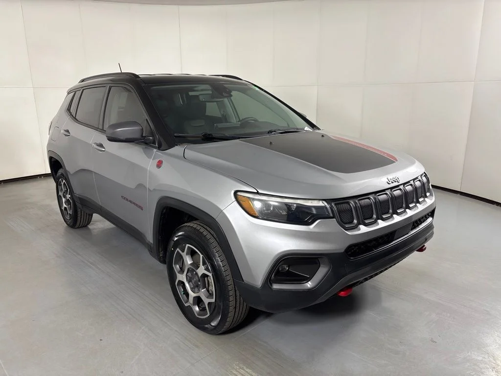 Used 2022 Silver Jeep Trailhawk image 2