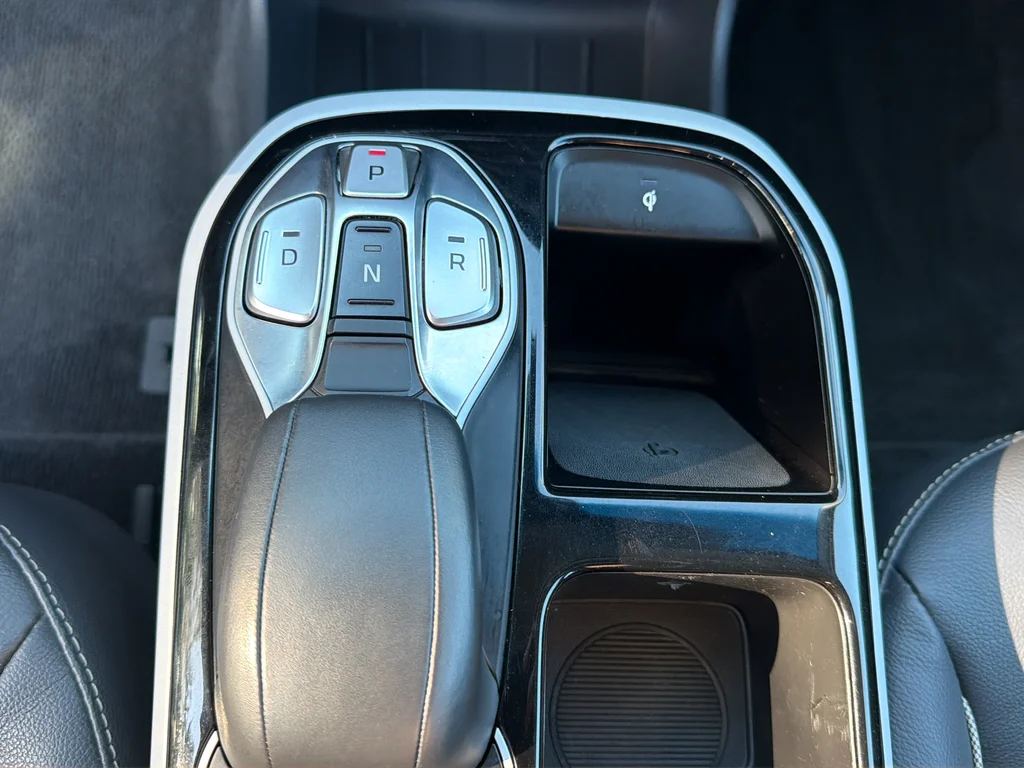 Used 2019 Ceramic White Hyundai Limited image 28