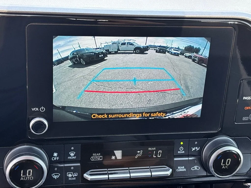 2023 Toyota Highlander L - Photo 23