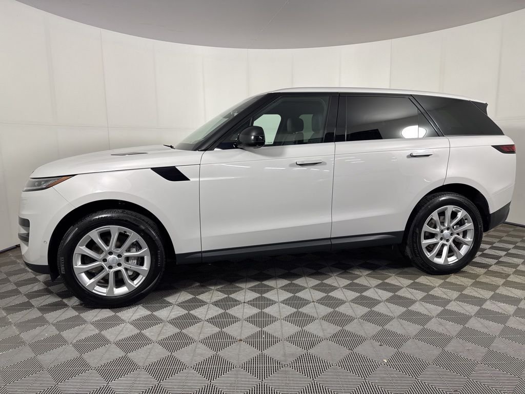 Used 2025 Borasco Grey Metallic Land Rover SE image 1