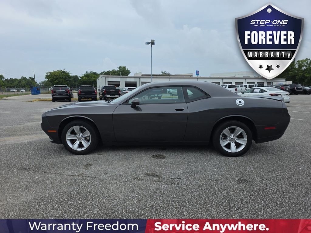 Used 2023 Gray Dodge SXT image 4