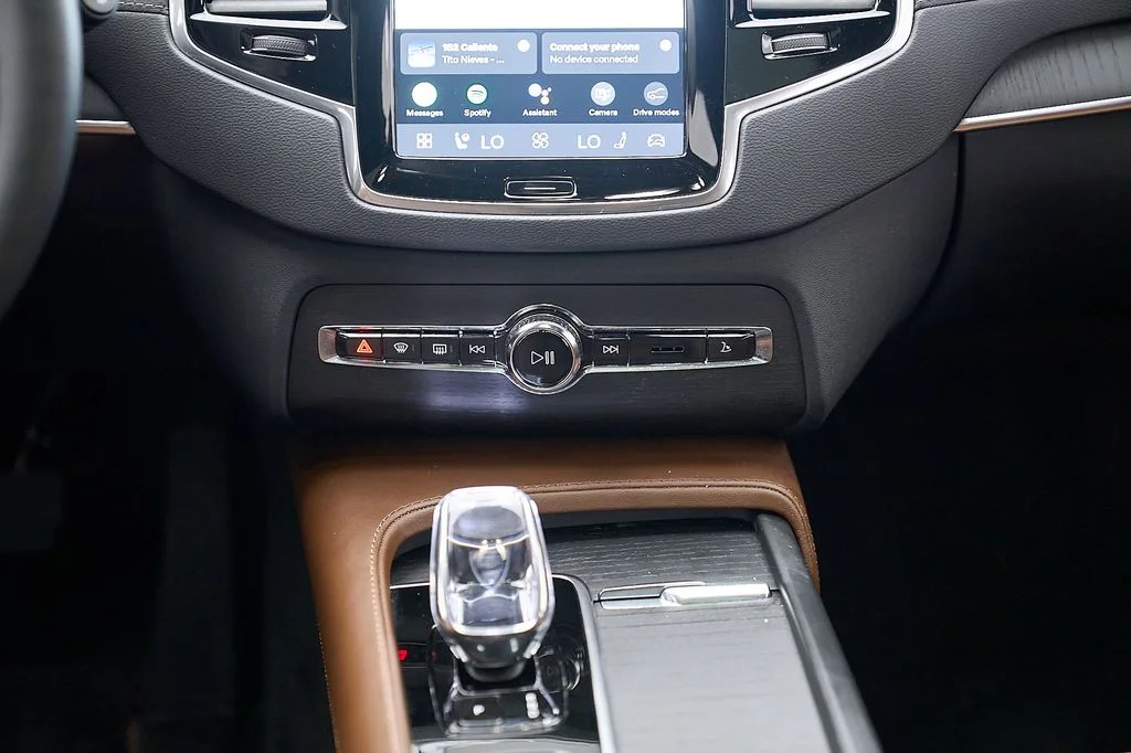 Certified Used 2023 Bright Dusk Volvo Ultimate image 33