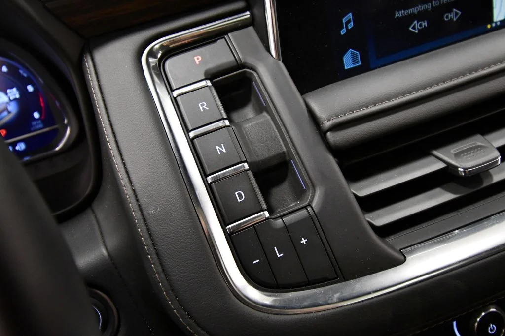 Used 2024  Chevrolet High Country image 24