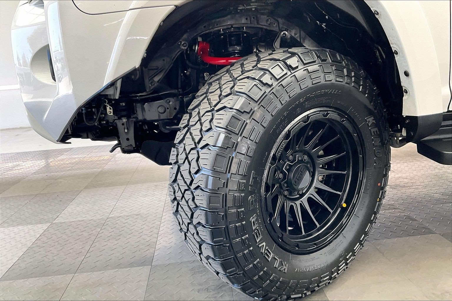 Used 2018 Super White Toyota SR5 image 34