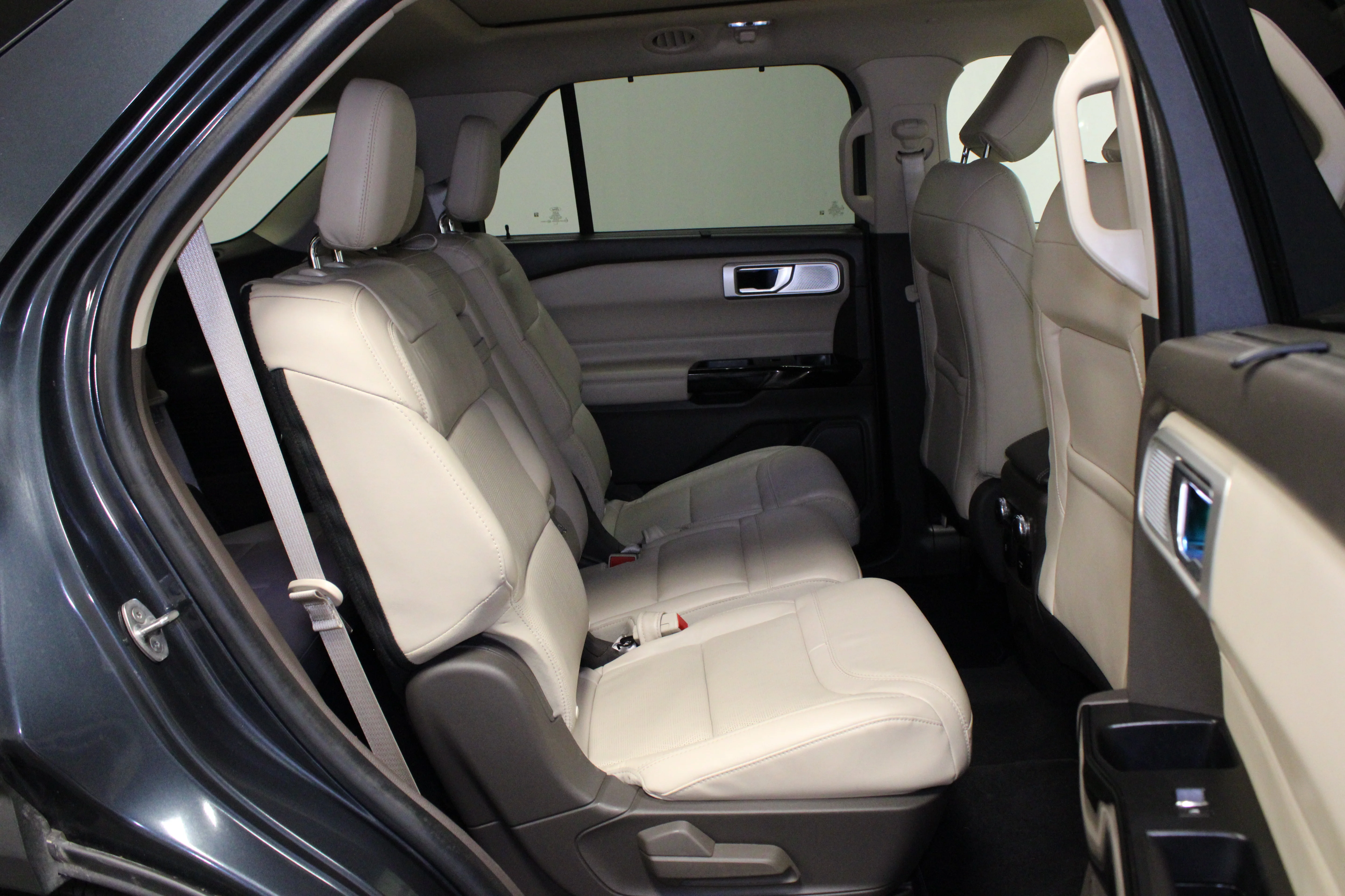 Used 2022 Stone Blue Metallic Ford Platinum image 17
