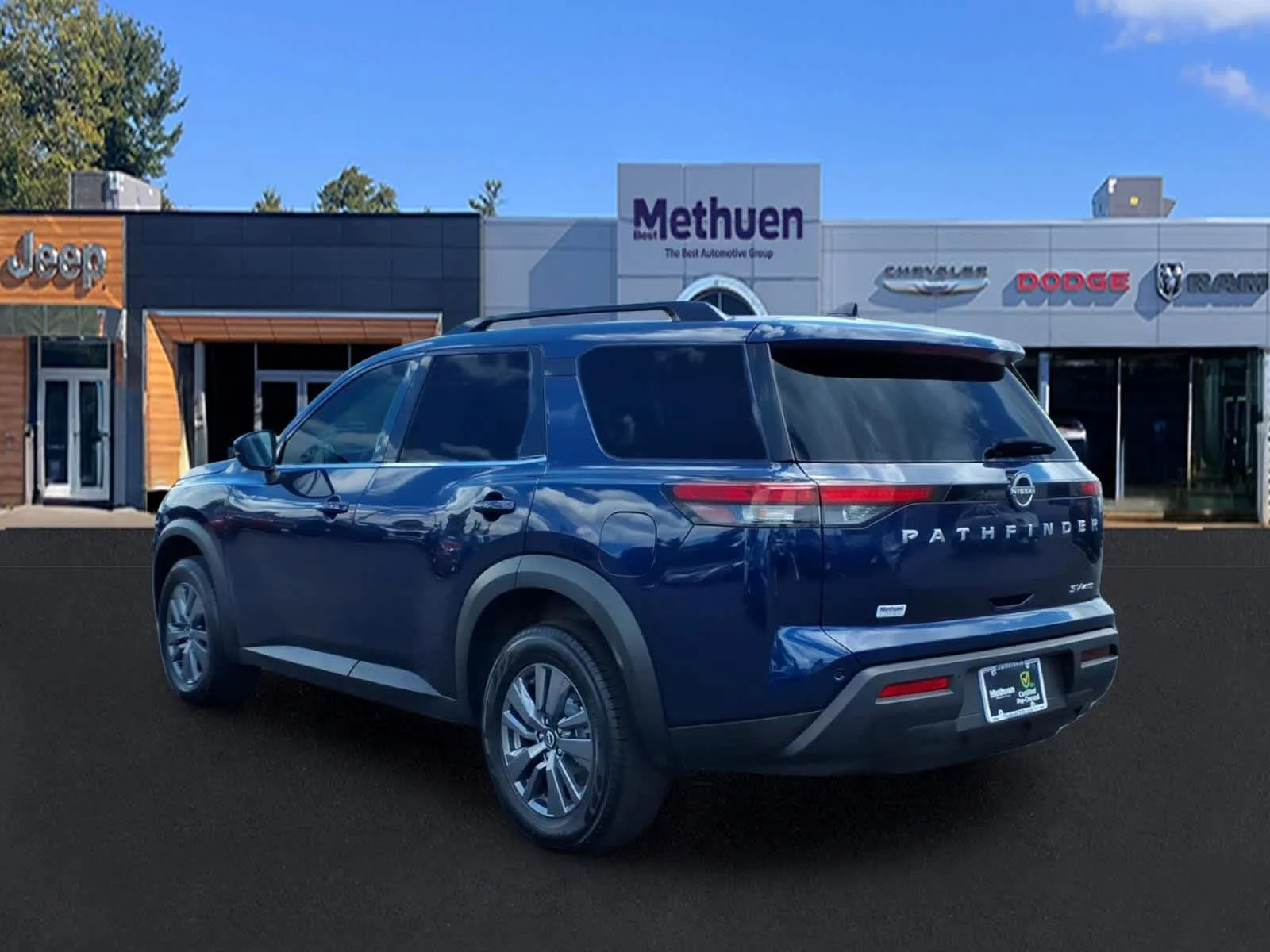 Used 2024 Deep Ocean Blue Pearl Nissan SV image 7