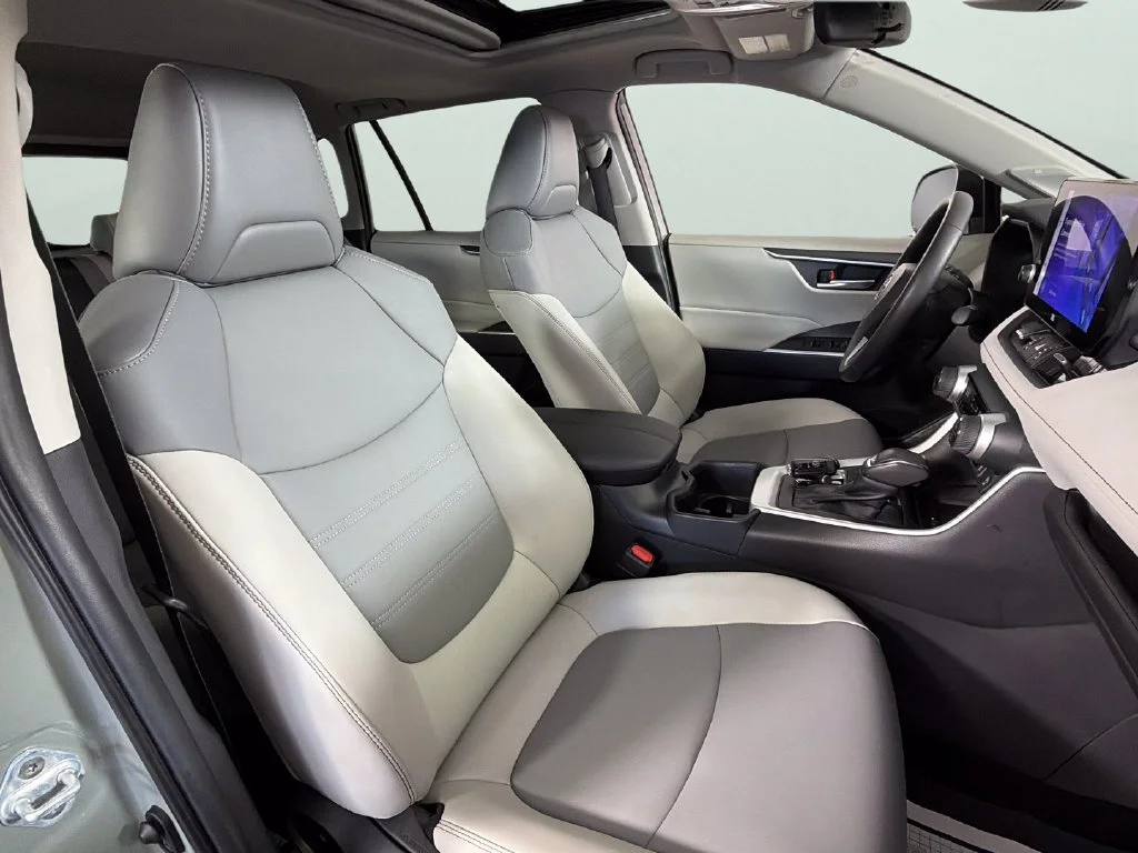 Used 2023  Toyota XLE Premium image 37
