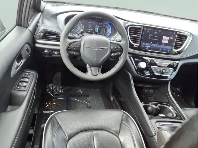 Used 2025 Blue Chrysler Limited image 5