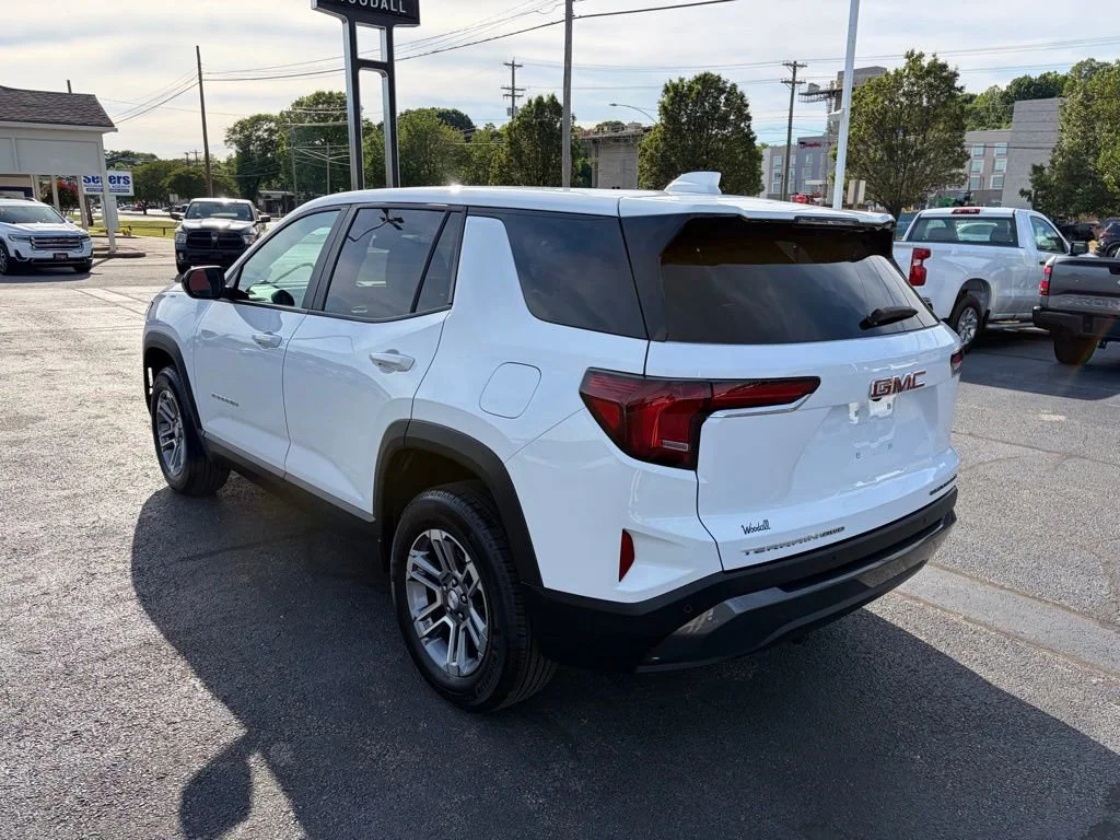 Used 2025 Summit White GMC Elevation image 5